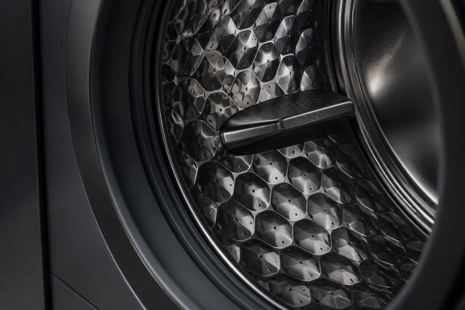 Стиральная машина Miele с фирменным сотовым барабаном